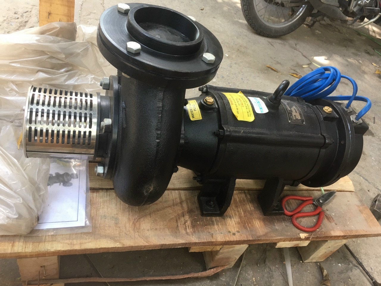 Cung cấp các dòng máy bơm đài phun nước nhập khẩu bền bỉ 1 z3257858346409 3a592ee0595bff4780c251b97f7e8cfc