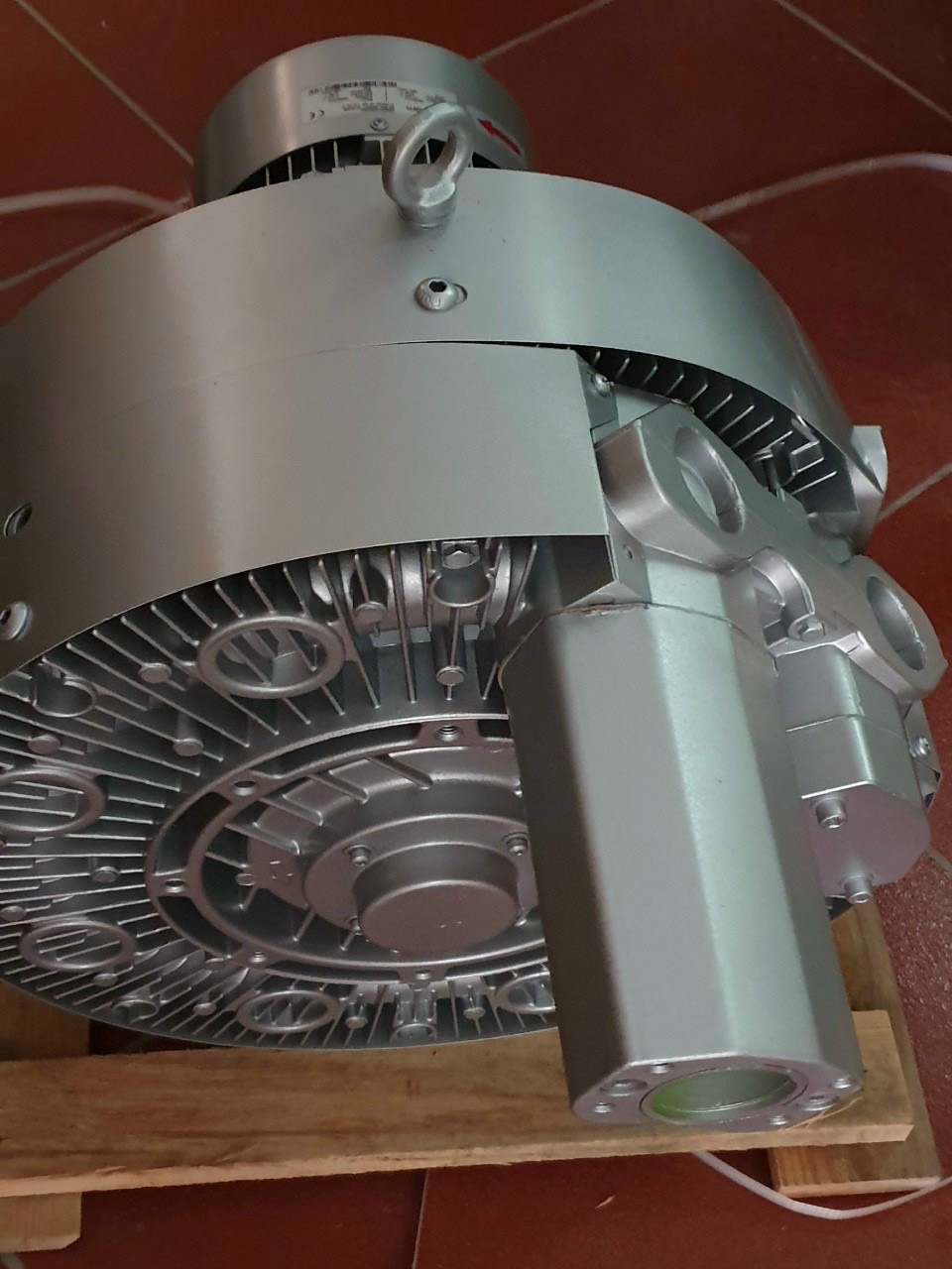 z3307664110818_133e7ef31b07144ba6b95c1aca17e59a (1) máy thổi khí con sò veratti gb 1100/2